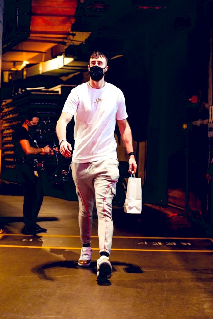 Frank Kaminsky wears Hoss